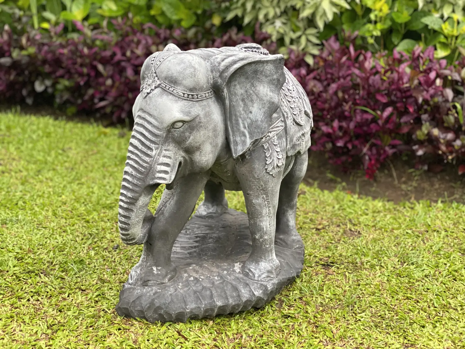  Product image 2 of the product “Avan - Elephant with blanket look right. 63 cm L | cast stone ”